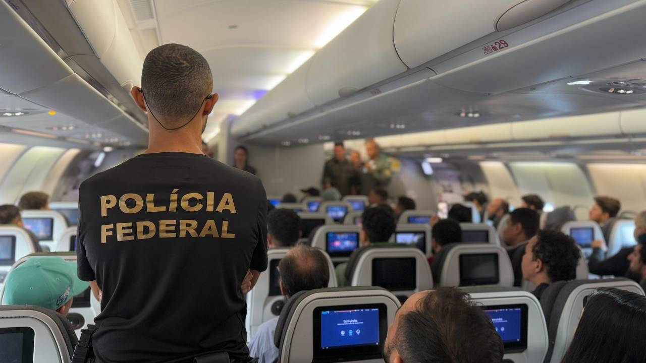 Voo da FAB com brasileiros deportados dos EUA neste sábado, 25 de janeiro
