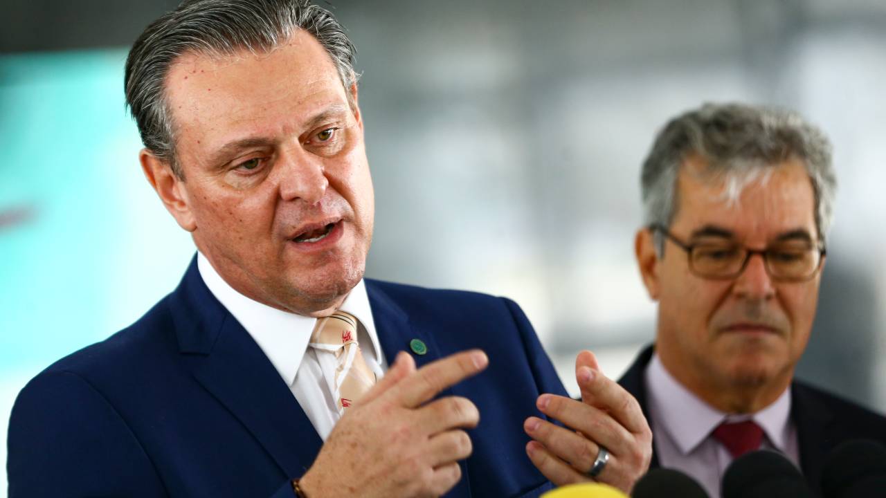 O ministro da Agricultura e Pecuária, Carlos Fávaro, e o presidente da Agência Brasileira de Promoção de Exportações e Investimentos (ApexBrasil), Jorge Viana, durante entrevista coletiva no Palácio do Planalto, em 2023