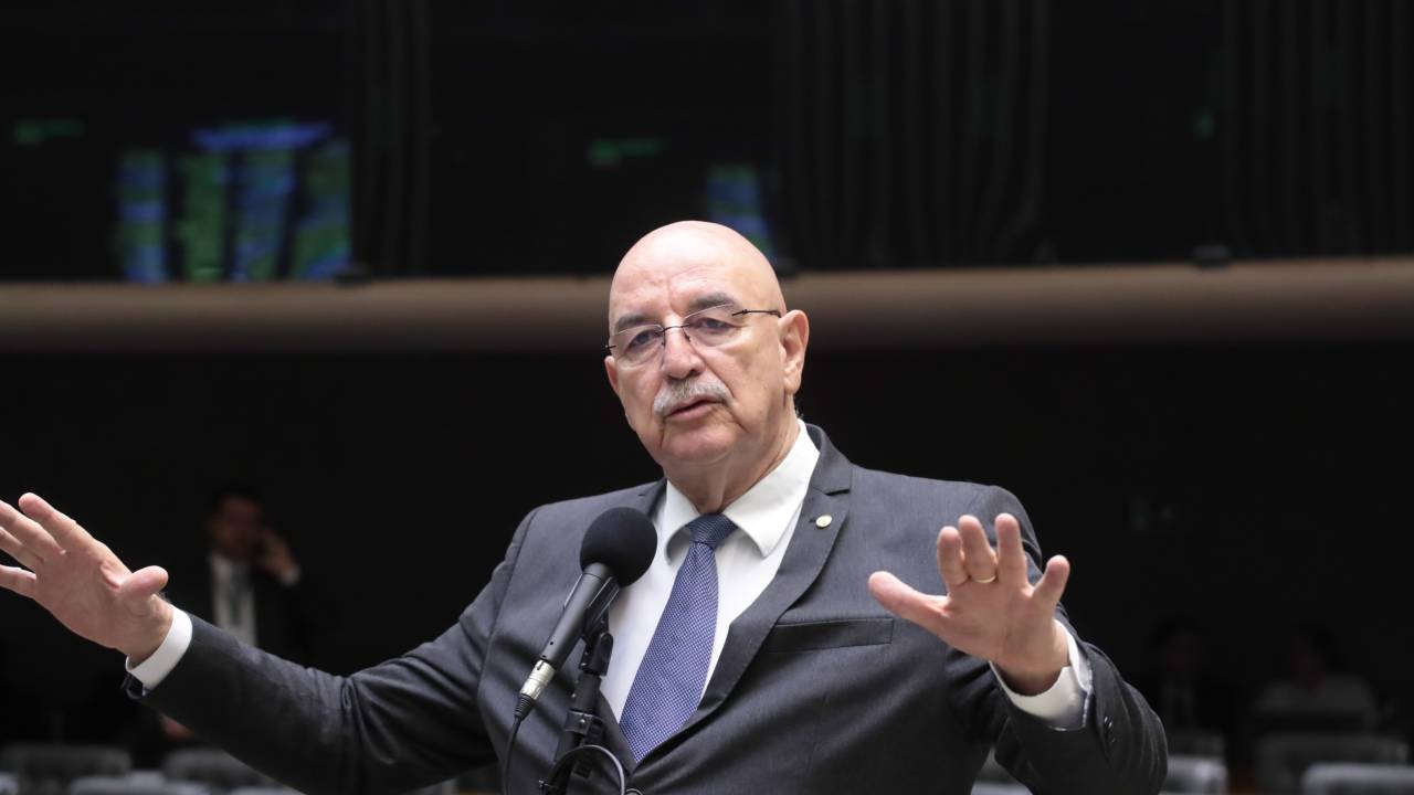 Osmar Terra discursa no plenário da Câmara