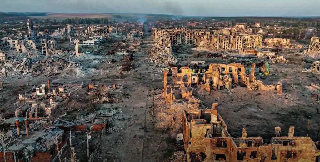 000_36FM3WA.jpg DESTRUIÇÃO - Vovchansk, cidade ucraniana devastada pelos russos: minérios em troca da reconstrução