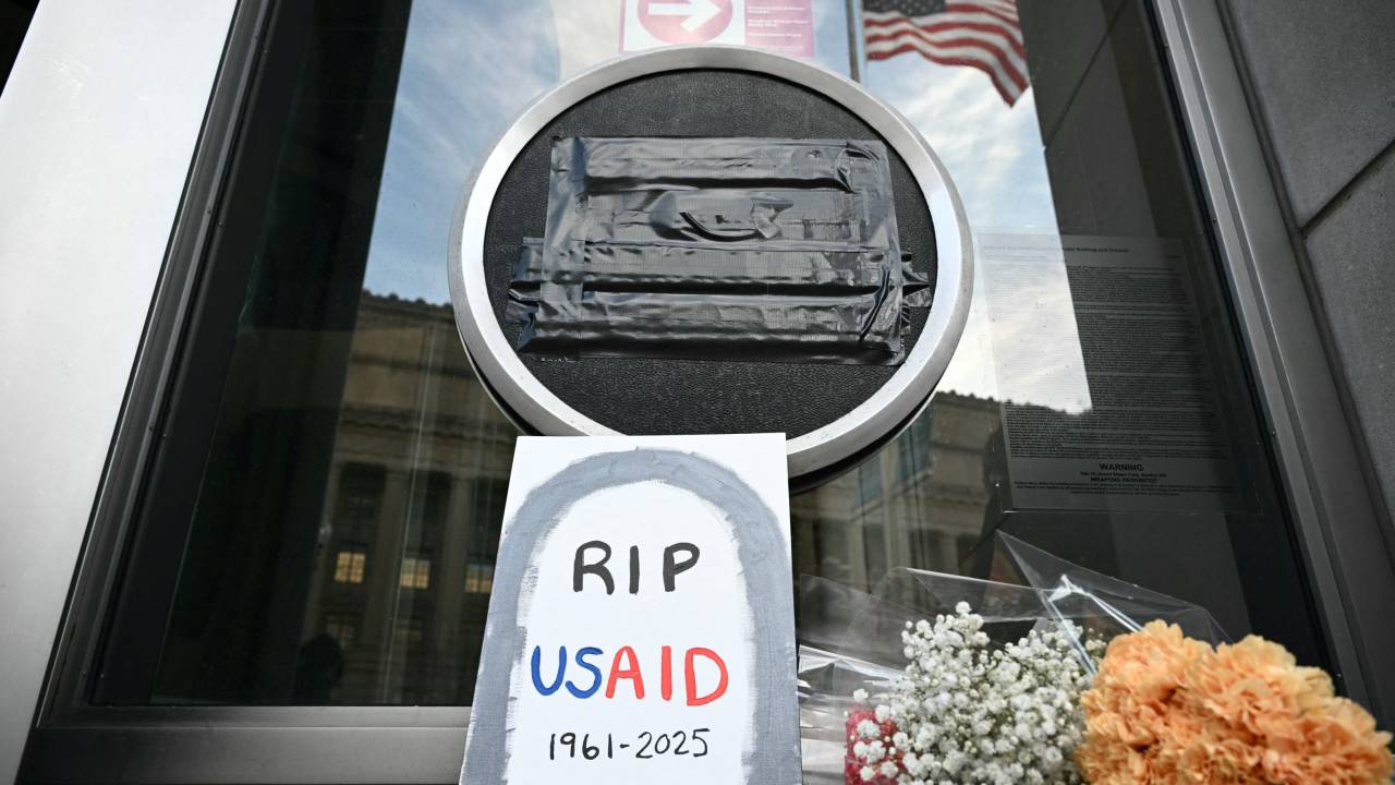 Tributos na sede da US Agency for International Development (Usaid), em Washington, DC (07/02/2025)