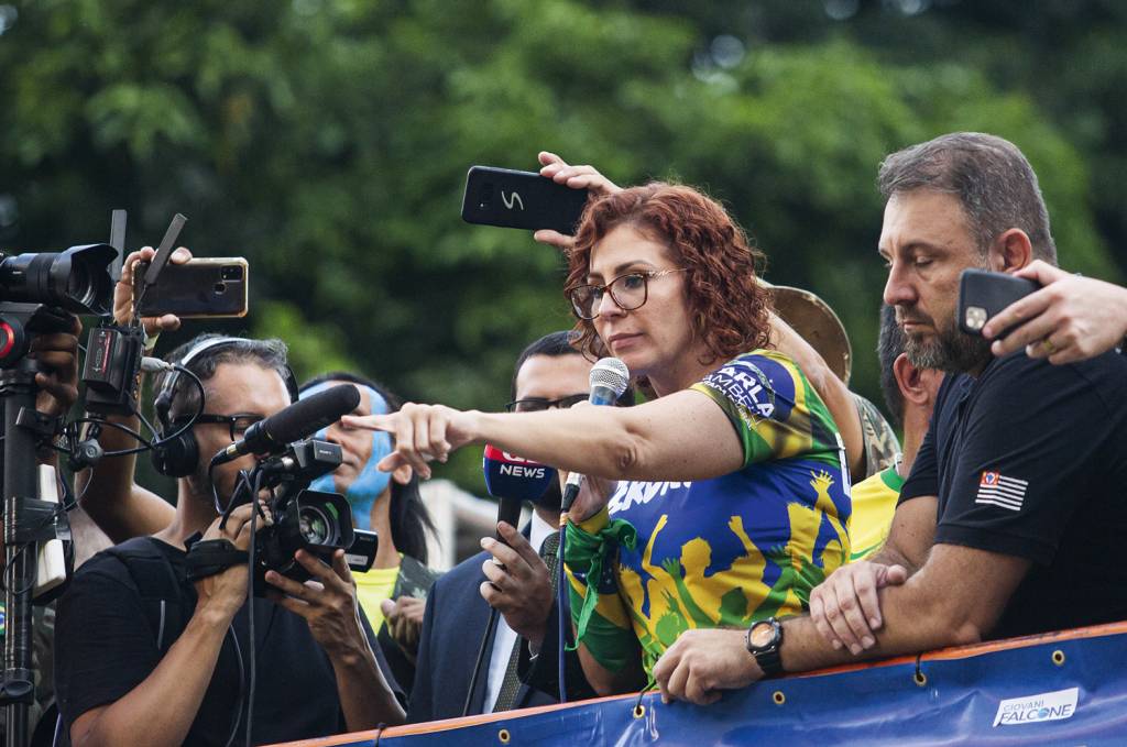 Supremo mantém cassação de Carla Zambelli por unanimidade