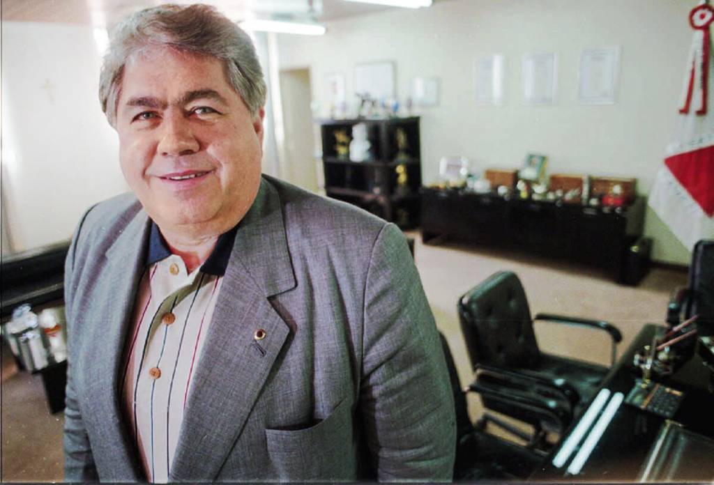 28854887-high.jpeg FORÇA E DIPLOMACIA - Newton Cardoso, ex-governador de Minas: um dos avalizadores da posse de Sarney