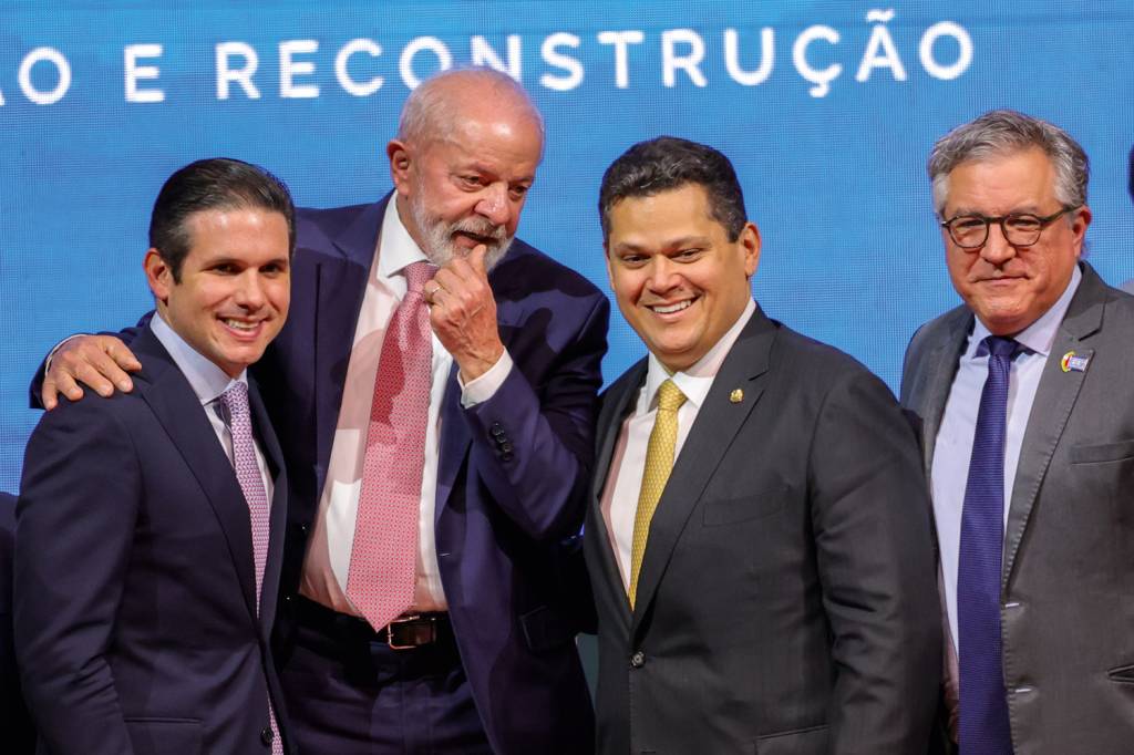 2D-(4)–LULA-e-HUGO-MOTTA-e-DAVI-ALCOLUMBRE-2025-2-a.jpg TROCA - Com Motta, Lula e Alcolumbre: governo terá novo articulador político