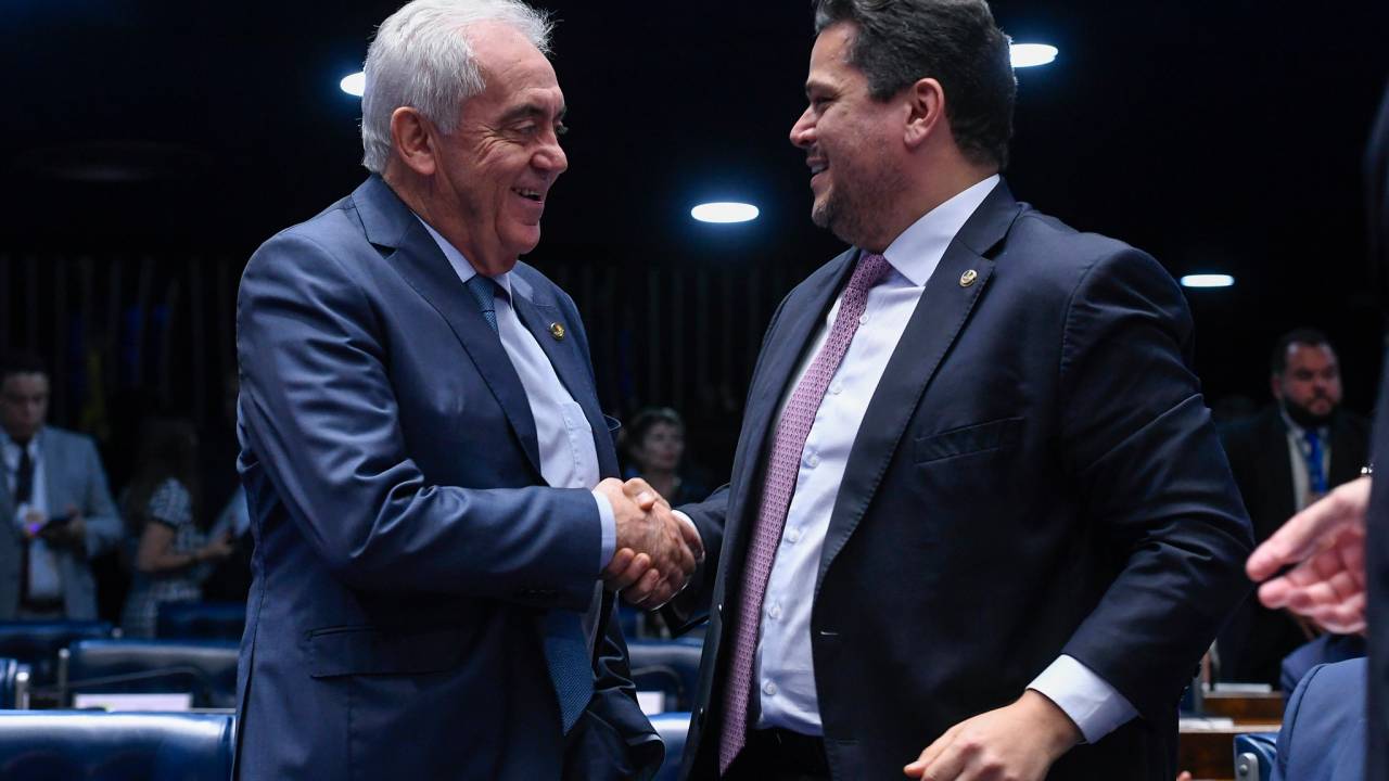 Otto Alencar (esq.) será presidente da CCJ, comandada por Davi Alcolumbre nos últimos dois anos
