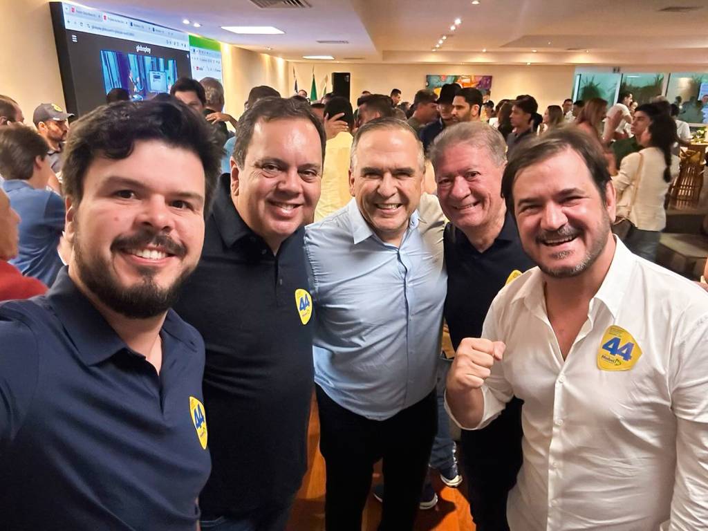9—464760350_18468758482060495_391707322380980051_n.jpeg SUSPEITAS - Elmar (de preto, à esq.): citação do deputado levou o inquérito ao STF