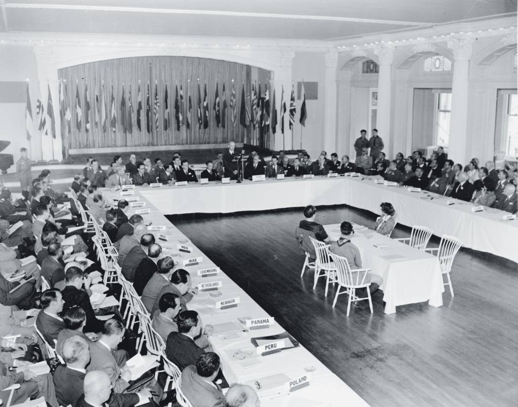 AP440704016 FIM DE UMA ERA? - Negociações de Bretton Woods, em 1945: integração de mercados, forjada há oitenta anos, sob ameaça
