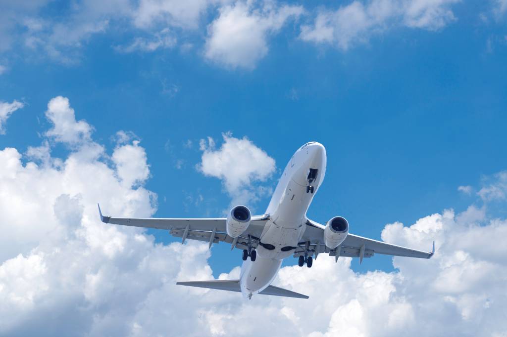 Desenvolvido no Brasil, combustível de avião sustentável ajudará na descarbonização dos transportes