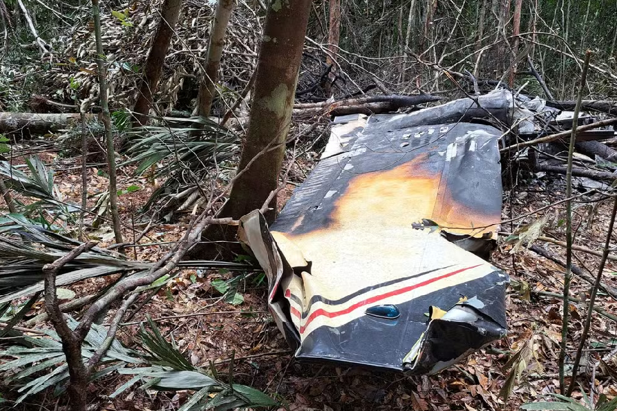 Avião que transportava drogas é abatido pela FAB na fronteira com Venezuela