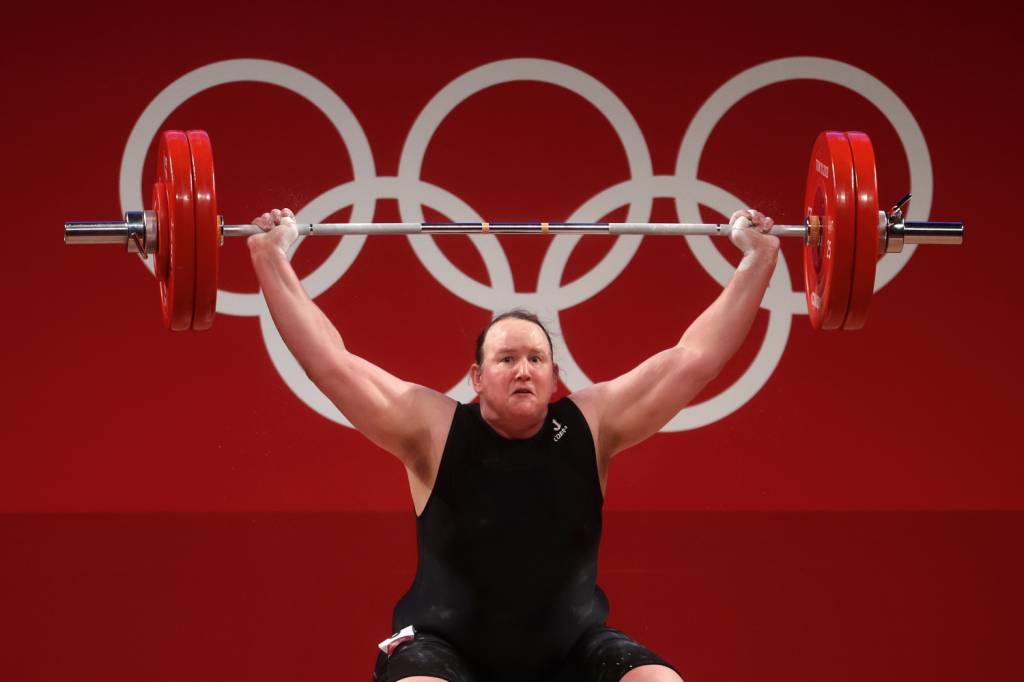 GettyImages-1331940860.jpg SEM MEDALHA - A neozelandeza Laurel Hubbard, em Tóquio: fora das finais