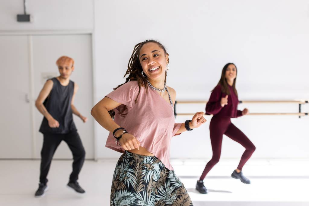 Como o cérebro reage à dança? Cientistas explicam a ação do ritmo na mente