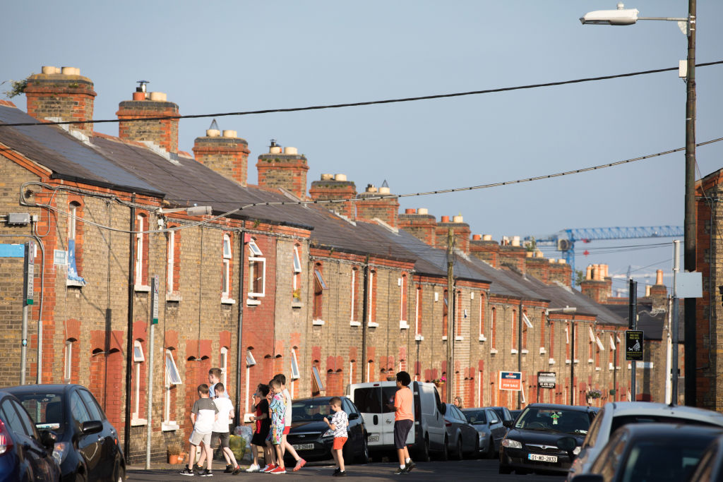 Polícia da Irlanda prende suspeito de esfaquear três pessoas em Dublin