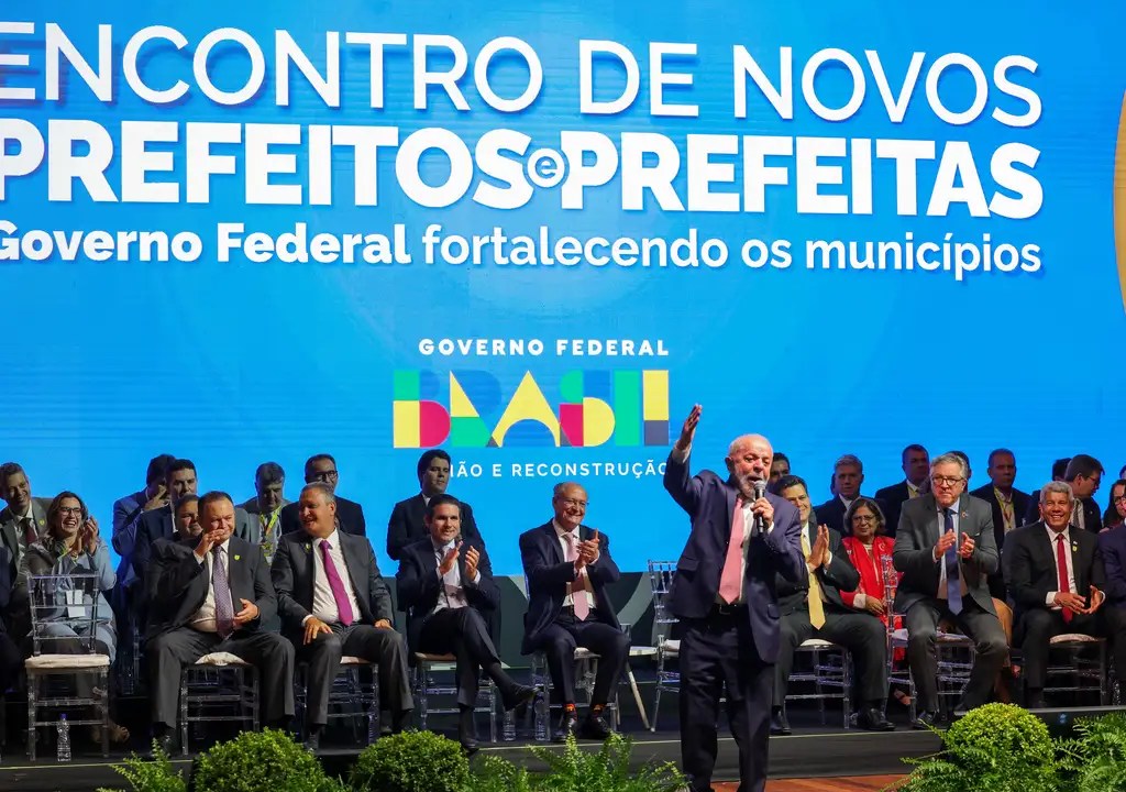 Presidente Luiz Inácio Lula da Silva discursa na abertura do Encontro de Novos Prefeitos e Prefeitas