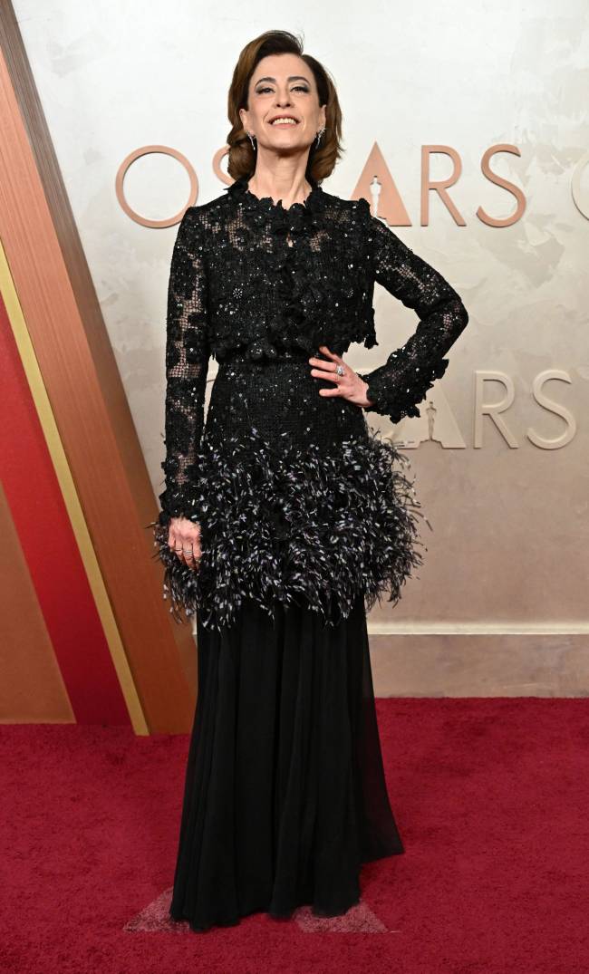 Fernanda Torres veste Chanel: 450 horas para fazer o vestido saído da passarela de alta-costura 2025