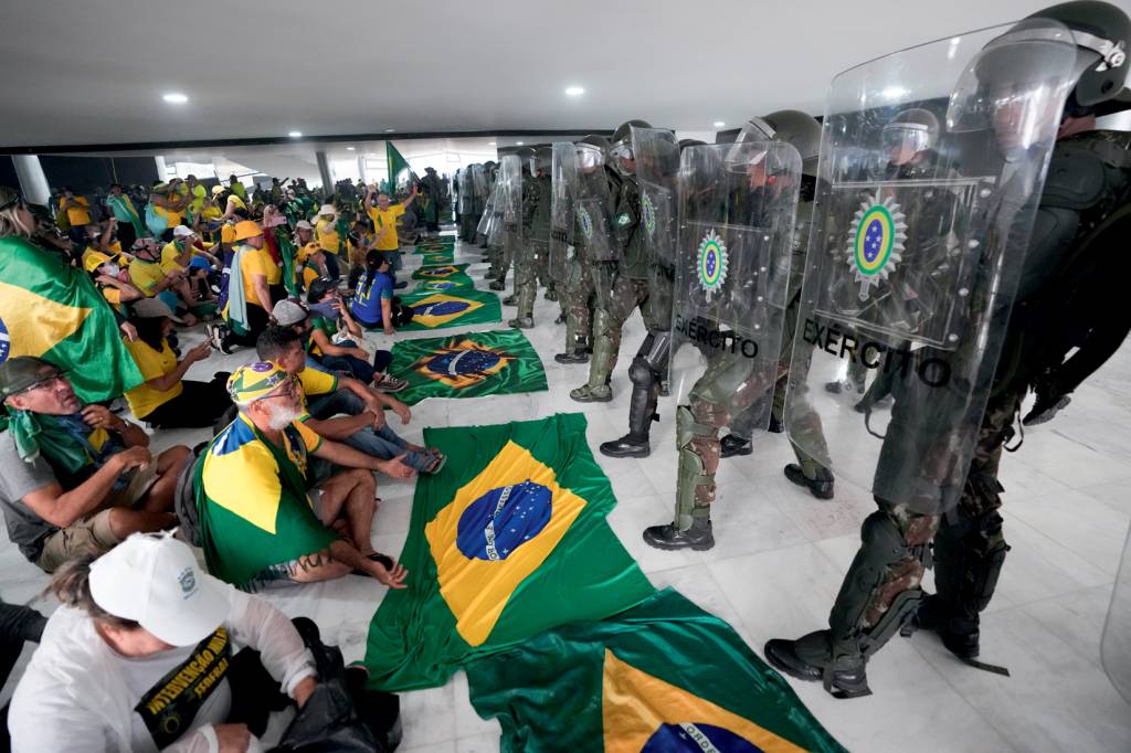 Brazil Military Police HORDA - Detidos no DF: Débora se juntou à multidão que queria o golpe, diz PGR