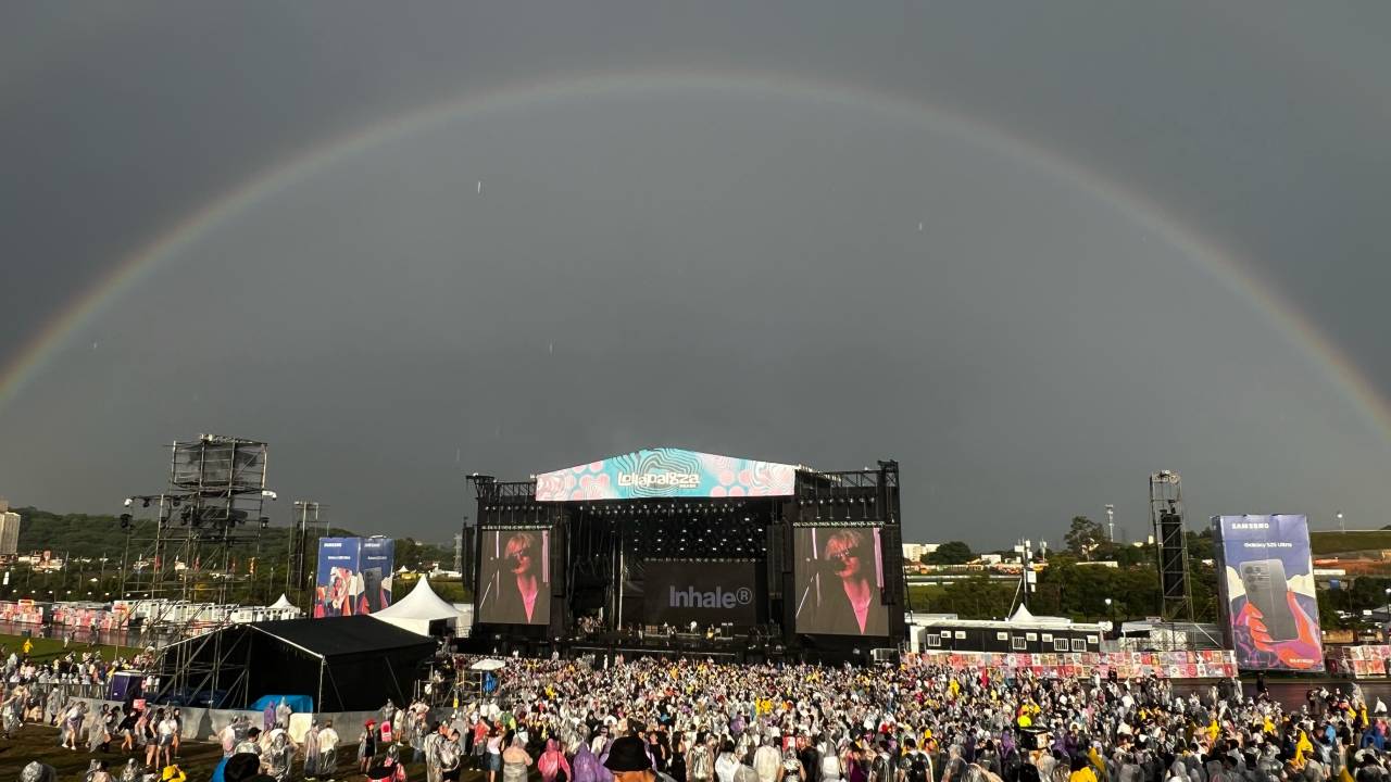 Arco-íris decorou céu do Lollapalooza após tempestade que interrompeu shows por mais de uma hora