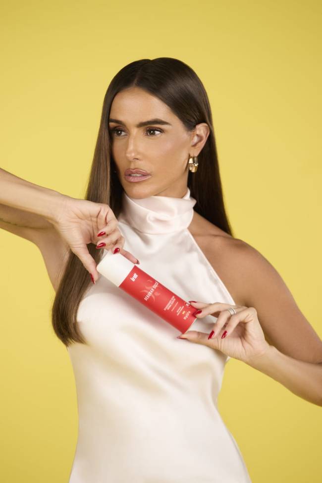 Linha de Deborah Secco tem itens como vibrador, lubrificante e sabonete íntimo