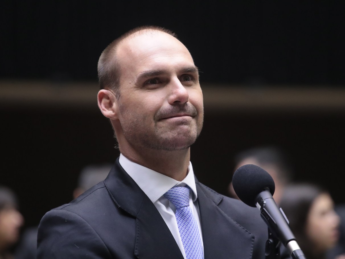 Eduardo Bolsonaro celebra chance de sanção dos EUA... | VEJA
