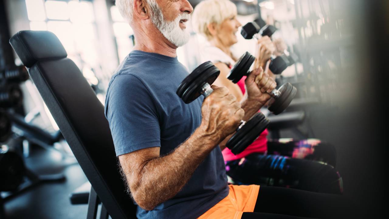 MUSCULAÇÃO - Idosos: exercício previne a demência