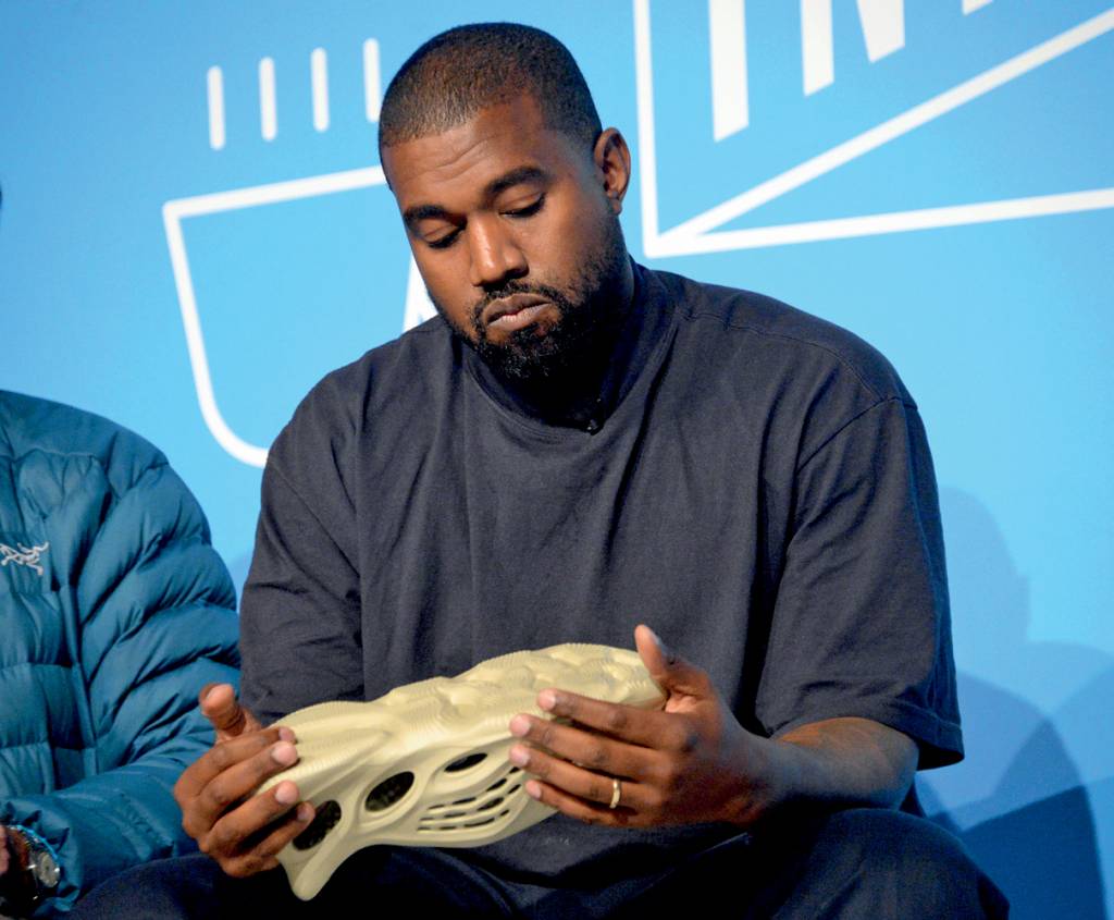 Fast Company Innovation Festival – Day 3 QUEDA - Kanye West com um tênis de sua grife: estupidez do antissemitismo