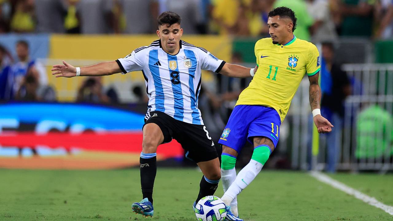 RIO DE JANEIRO, BRAZIL - NOVEMBER 21: Raphina of Brazil and Marcos Acuña of Argentina battle for the ball during a FIFA World Cup 2026 Qualifier match between Brazil and Argentina at Maracana Stadium on November 21, 2023 in Rio de Janeiro, Brazil. (Photo by Buda Mendes/Getty Images)