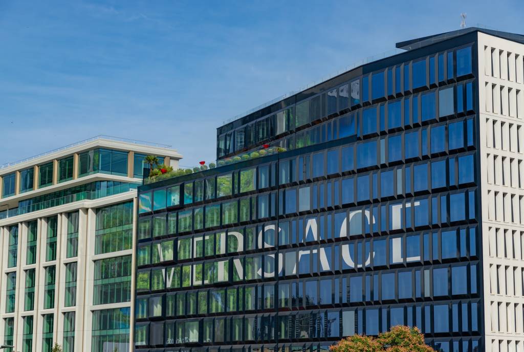 Mercado da moda: Prada adquire a Versace por valor bilionário