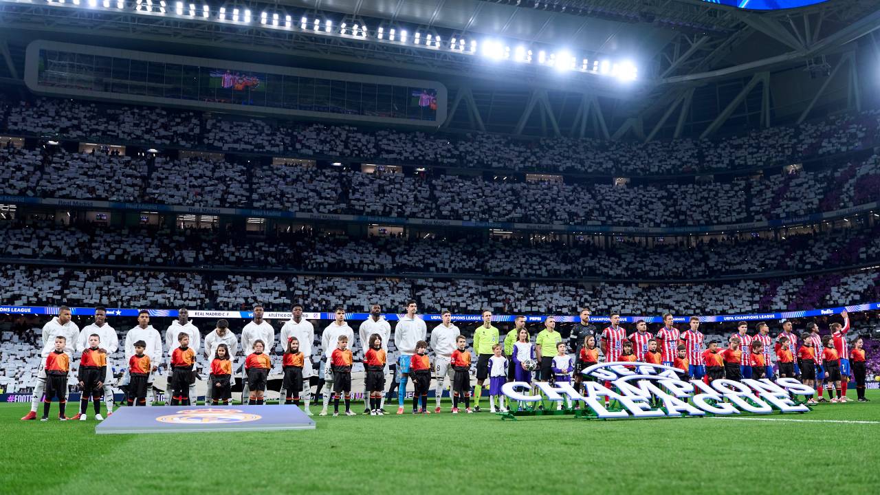 MADRID, SPAIN - MARCH 04: Players of Real Madrid CF and Plaers of Atletico de Madrid line up prior to kick off the UEFA Champions League 2024/25 UEFA Champions League 2024/25 Round of 16 first leg match between Real Madrid C.F. and Atletico de Madrid at on March 04, 2025 in Madrid, Spain. (Photo by Diego Souto/Getty Images)