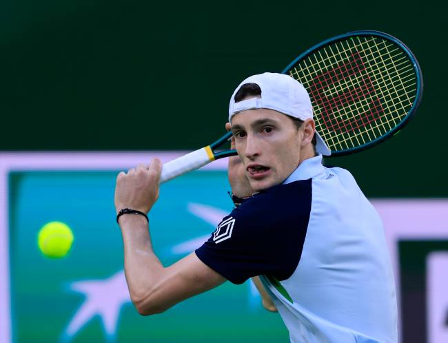 BNP Paribas Open – Day 5 INDIAN WELLS, CALIFORNIA - MARCH 09: Ugo Humbert of France plays a backhand in his match against Holger Rune of Denmark at Indian Wells Tennis Garden on March 09, 2025 in Indian Wells, California.