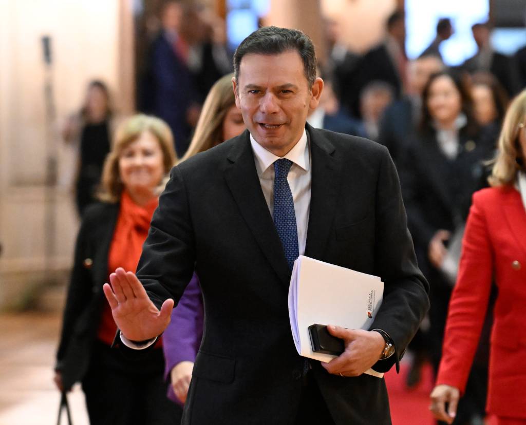 Os obstáculos para tirar visto português após queda do governo