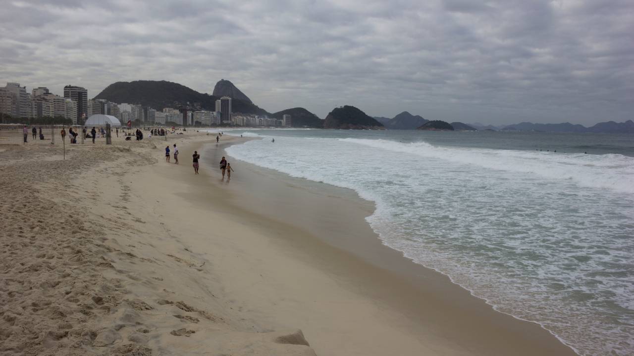 With climate change in the period between autumn and winter, the sea at Copacabana is more agitated than normal, causing a lot of inconvenience. Brazil's Navy recorded waves of up to 6 meters high on the coast. Copacabana beach will be used during the Olympic Games Rio 2016, and on site the sea usually calm. Rio de Janeiro, Brazil, 13 June 2016. (Photo by Luiz Souza/NurPhoto via Getty Images)