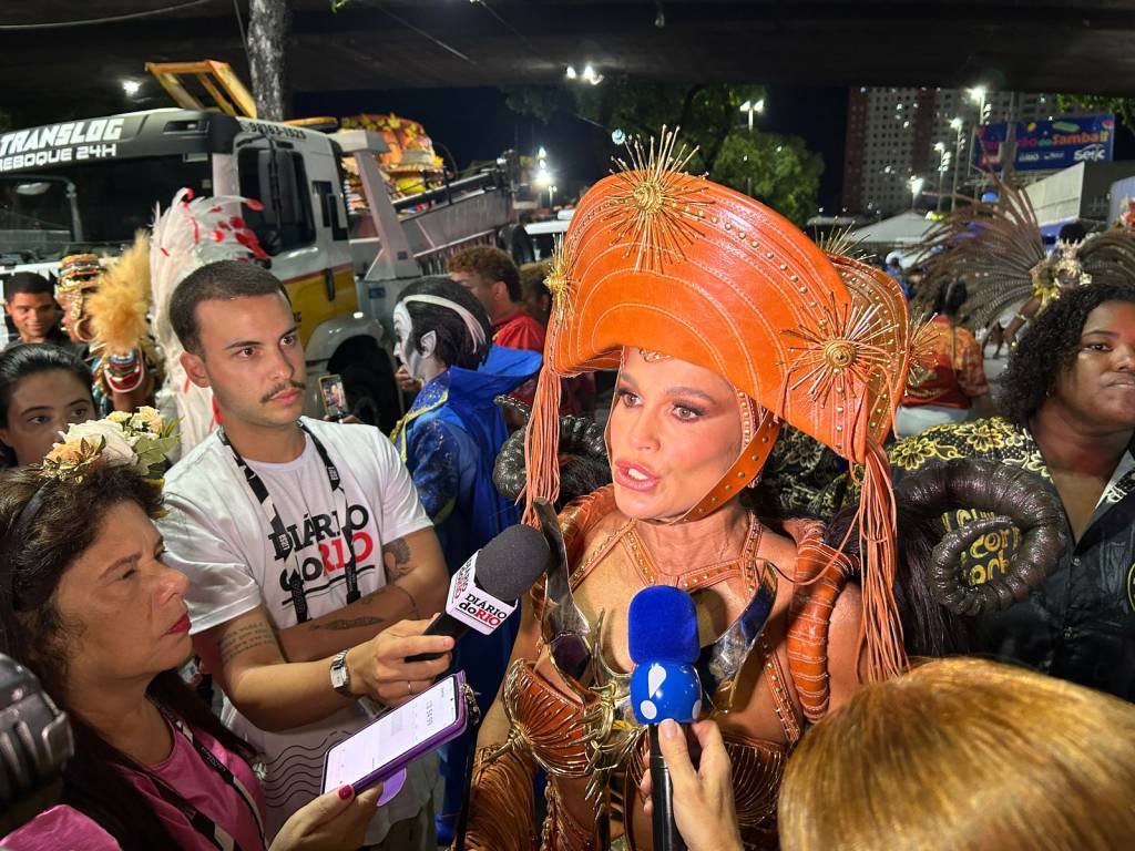 Flávia Alessandra sai em defesa da sanguinária Maria Bonita