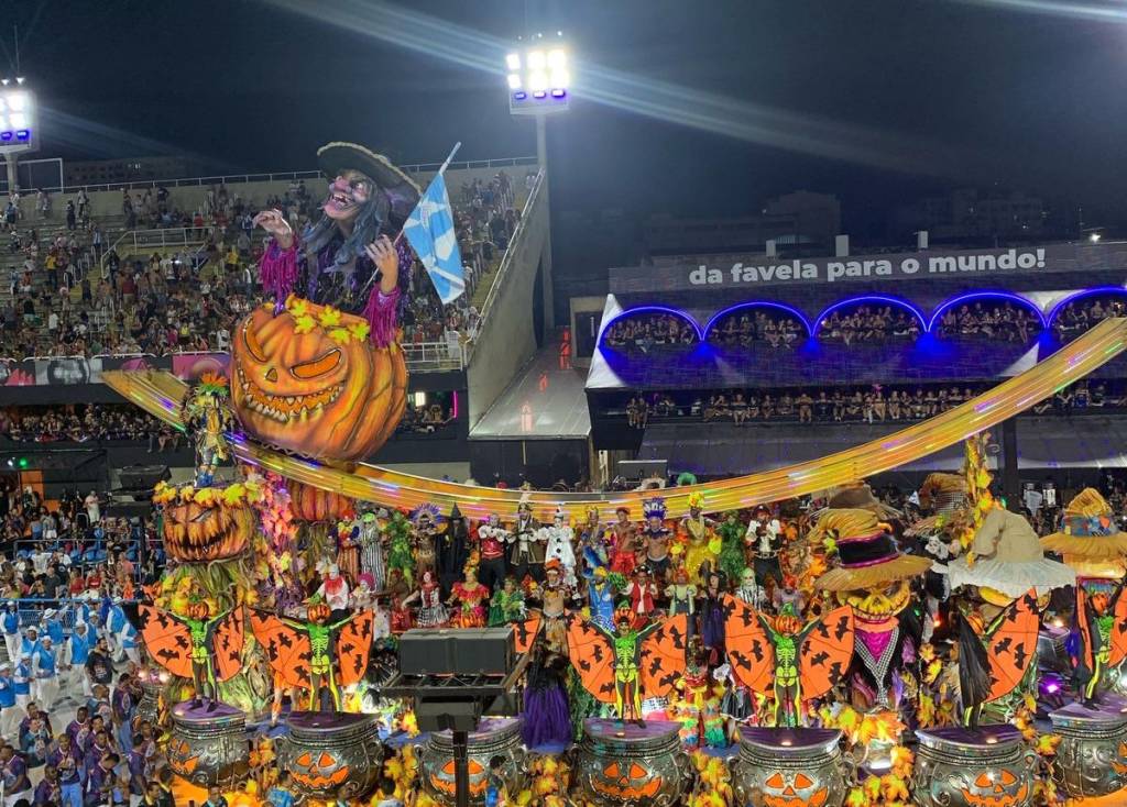 Salgueiro empolga e Vila decepciona na segunda noite de desfiles