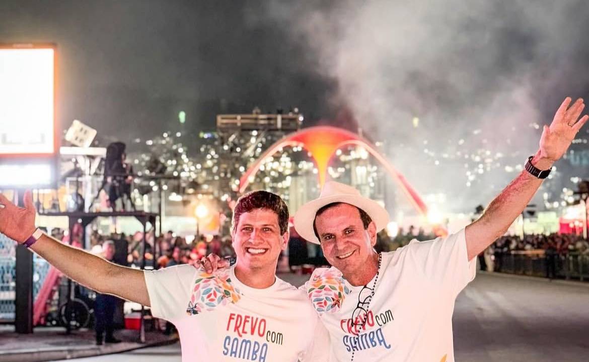 João Campos e Eduardo Paes na Sapucaí. 08/03/2025