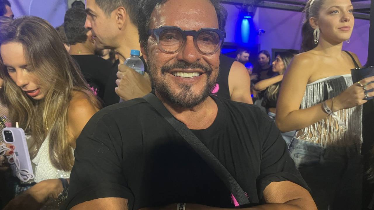 Ex-diretor da Globo, Wolf Maia, na Sapucaí. 08/03/2025