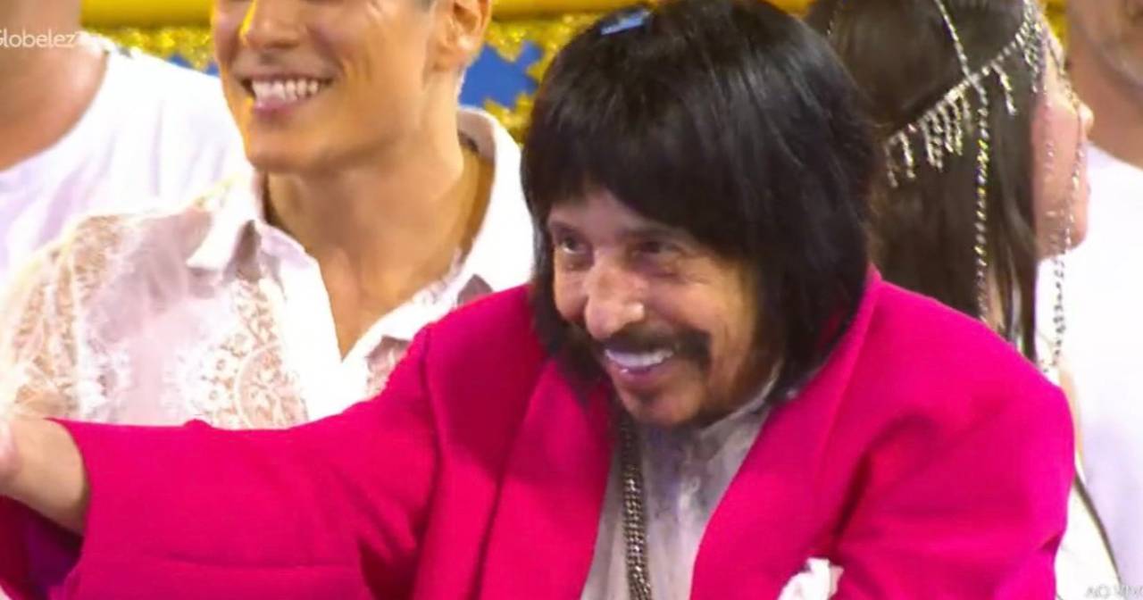 Benito di Paula homenageado no desfile da Águia de Ouro, no Carnaval de São Paulo