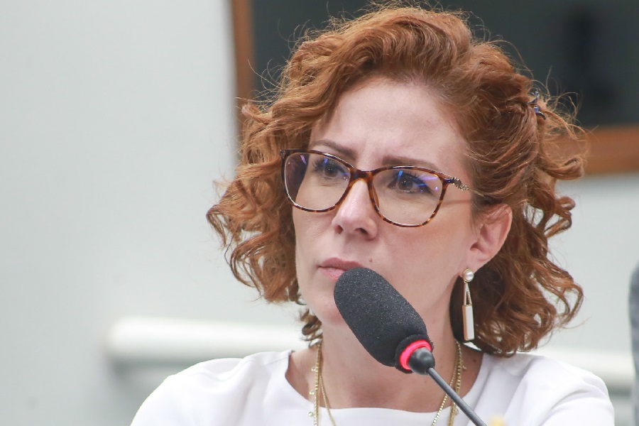 STF analisa decisão de Moraes que decretou perda de mandato de Carla Zambelli