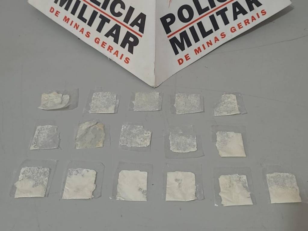 Criança de 4 anos leva cocaína do pai para a escola pensando ser bala de coco