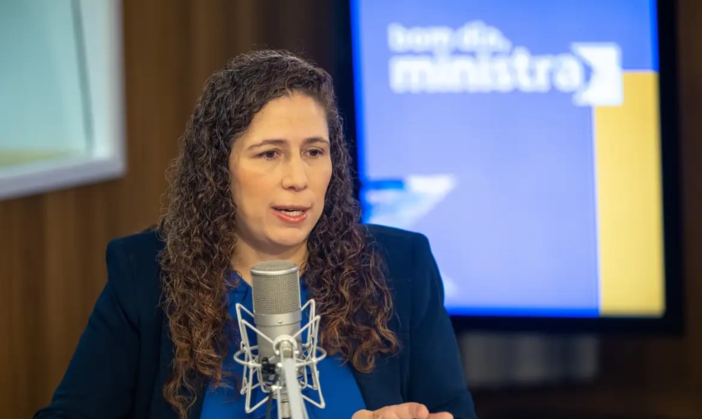 Novo quer convocar Esther Dweck para explicar fraude bilionária no INSS