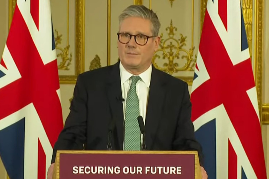 O primeiro-ministro do Reino Unido, Keir Starmer, durante coletiva de imprensa em Londres sobre a guerra na Ucrânia