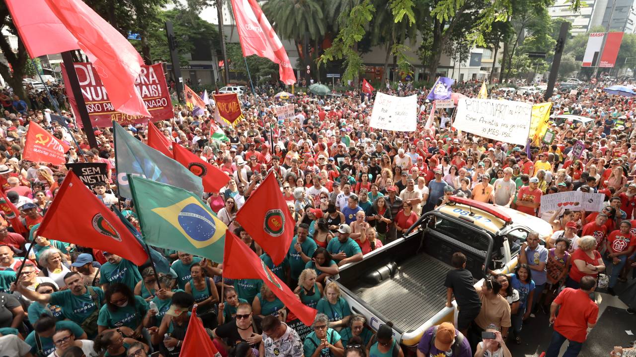 Movimentos sociais e sindicais realizam ato contra a anistia aos presos do 8 de janeiro