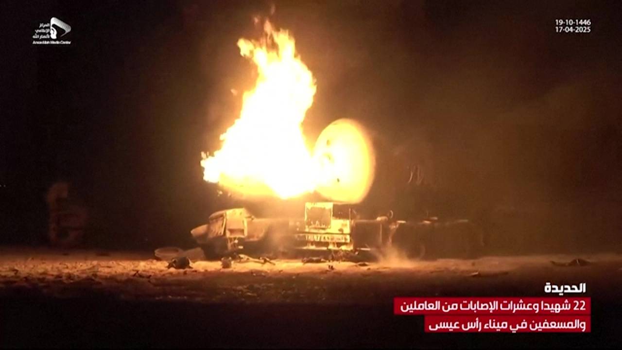 Explosão no porto petrolífero de Ras Isa, no Iêmen. 18/04/2025
