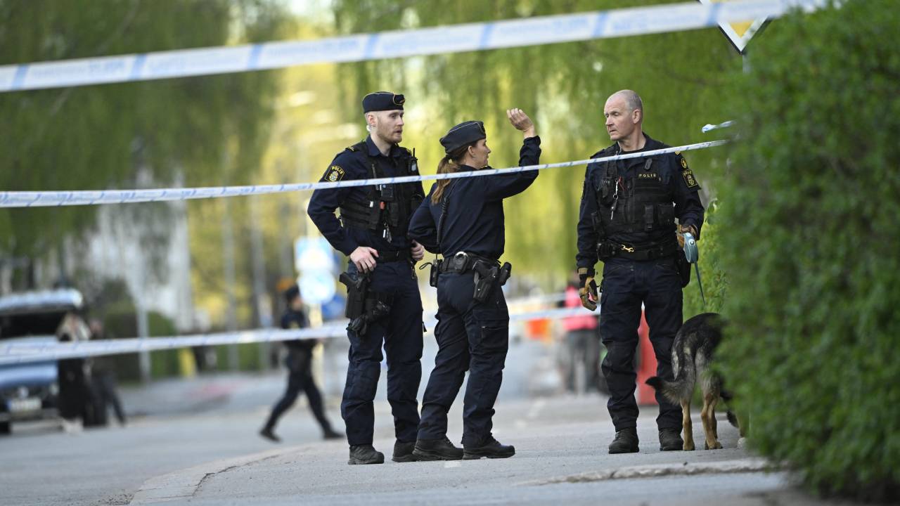 Police officers cordon off the scene after several people were killed in a shooting at Vaksala Square in central Uppsala, Sweden on April 29, 2025. (Photo by Fredrik SANDBERG / various sources / AFP) / Sweden OUT
