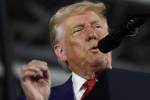 Donald Trump em discurso em comício para marcar os 100 primeiros dias de seu governo