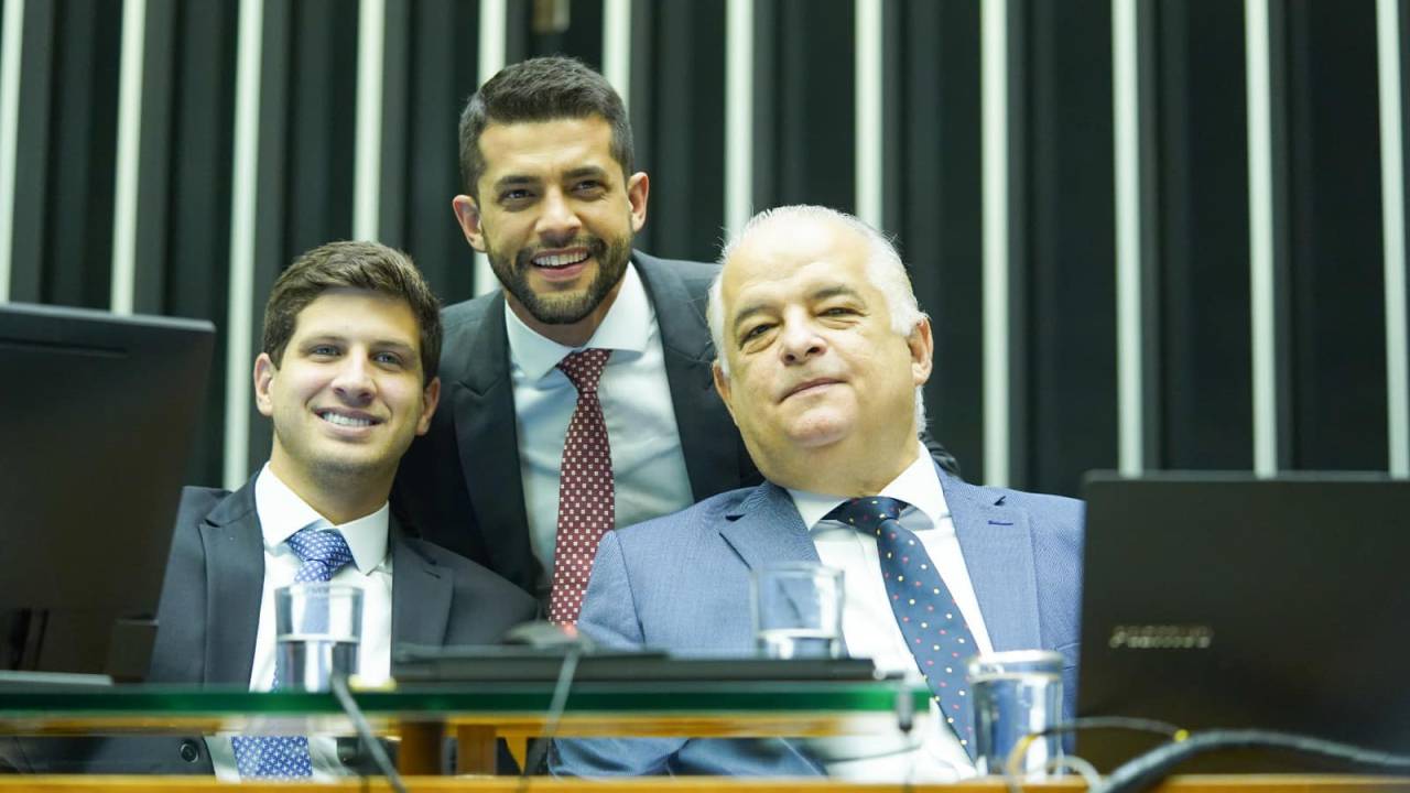 CONGRESSO - O prefeito do Recife, João Campos; o deputado estadual, Caio França, e seu pai, o ministro Márcio França, durante um evento em Brasília