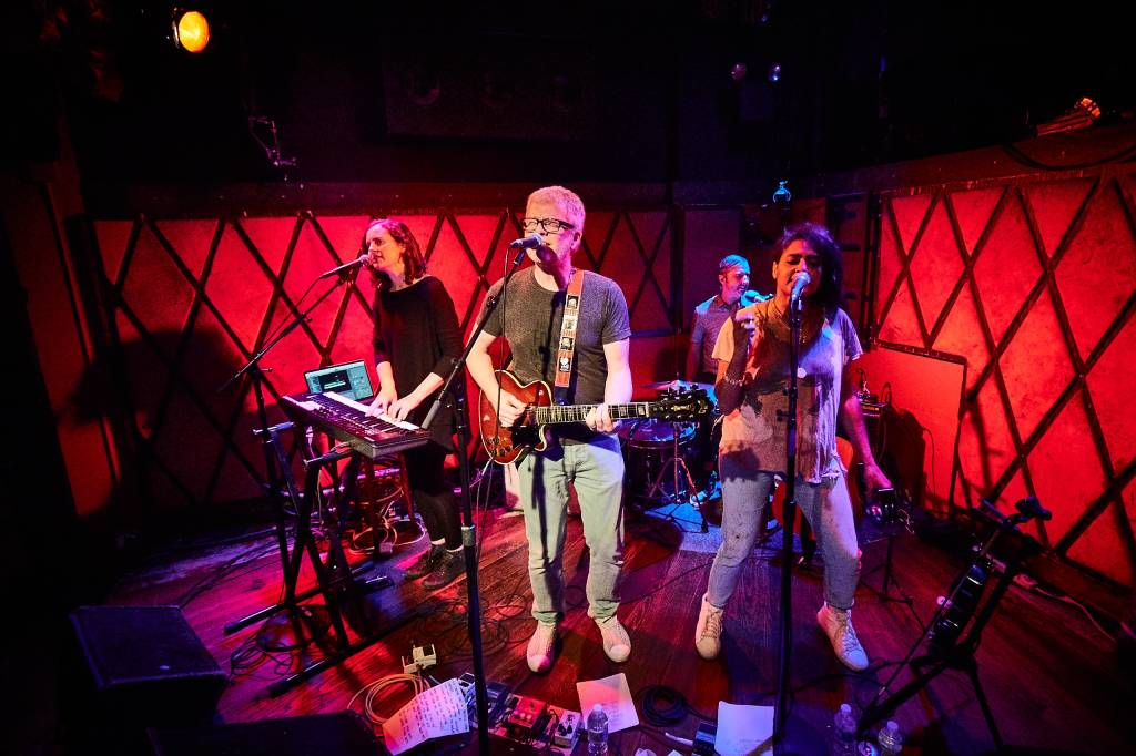 Quem é o roqueiro preso nos EUA por posse de pornografia infantil