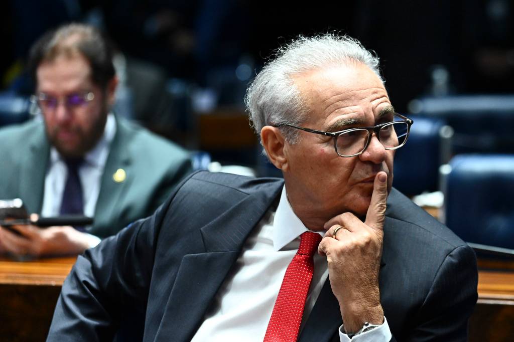 Renan Calheiros é entrevistado por colunistas de VEJA