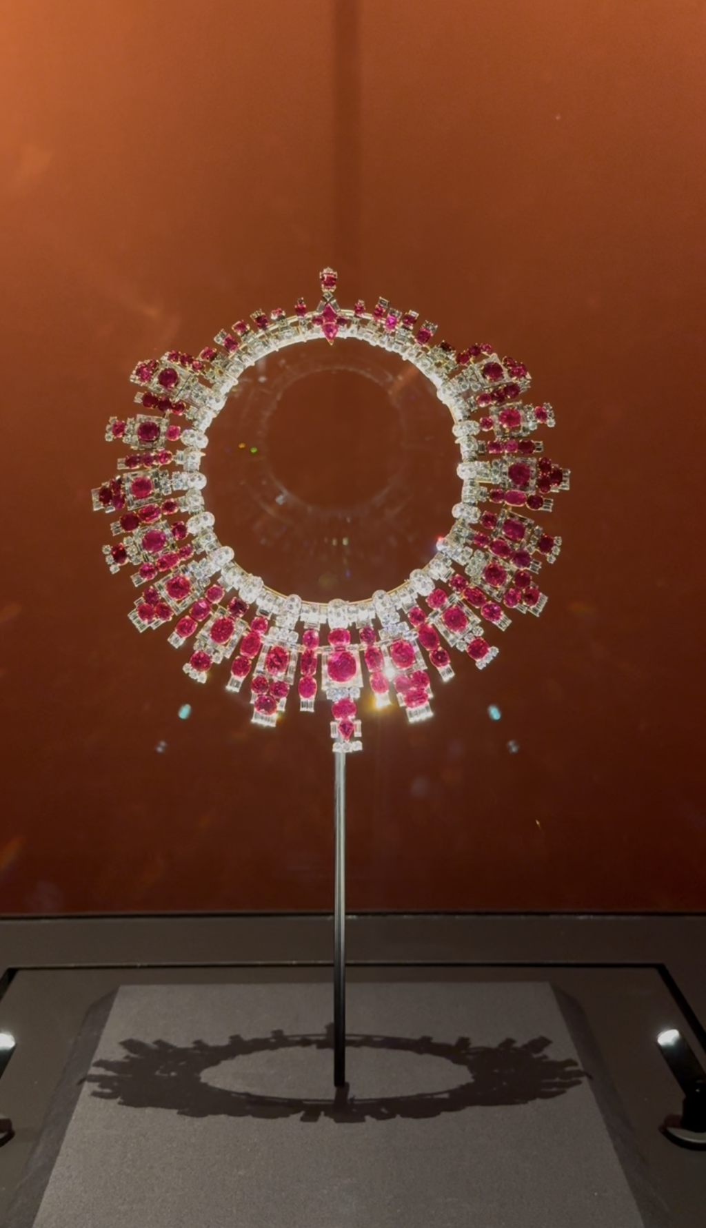Colar de rubis e diamantes, Cartier, Londres, 1937, coleção Al Thani