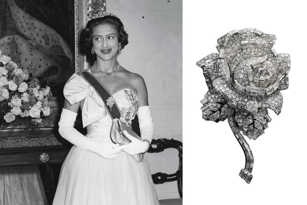 E0MX8C_fotoarena.jpg PELA FAMÍLIA - A princesa Margaret com o broche de diamantes de 1938, em formato de rosa: na coroação da irmã