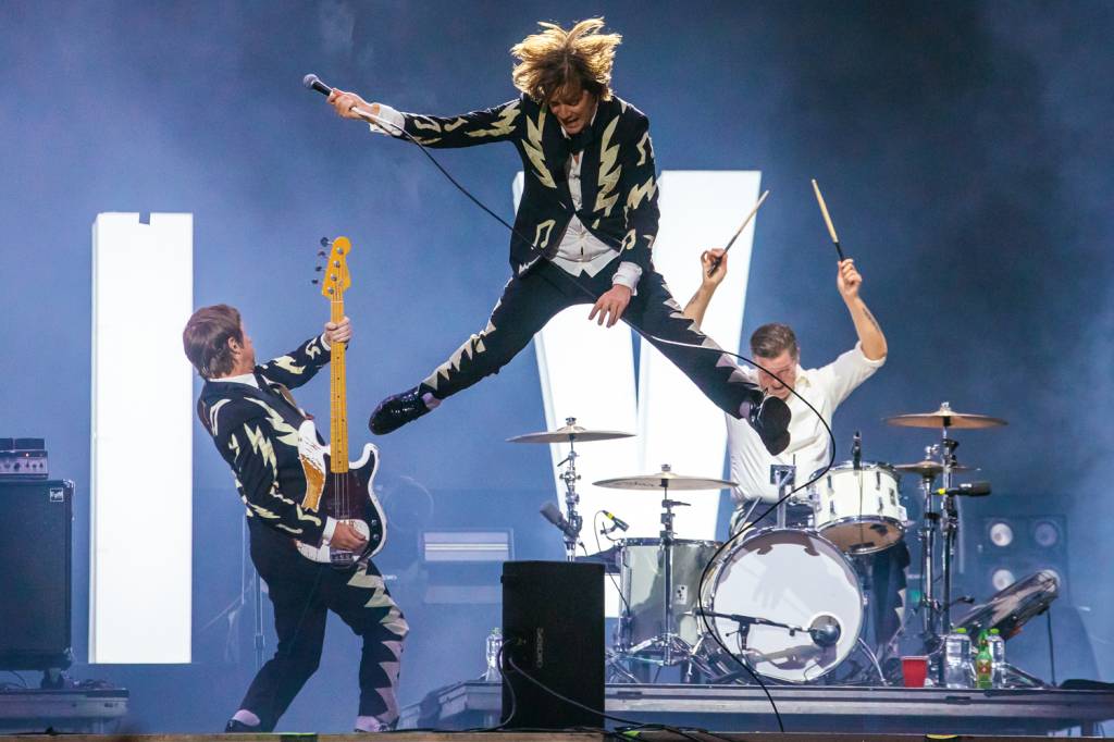 GettyImages-2178209418.jpg VOLTA AO BÁSICO - The Hives: só guitarra, baixo, bateria — e muita adrenalina