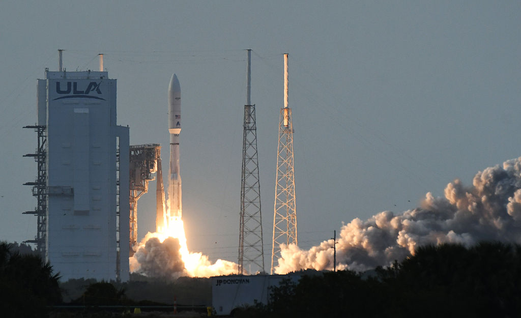 Amazon lança primeiro lote de satélites de internet, desafiando domínio da Starlink